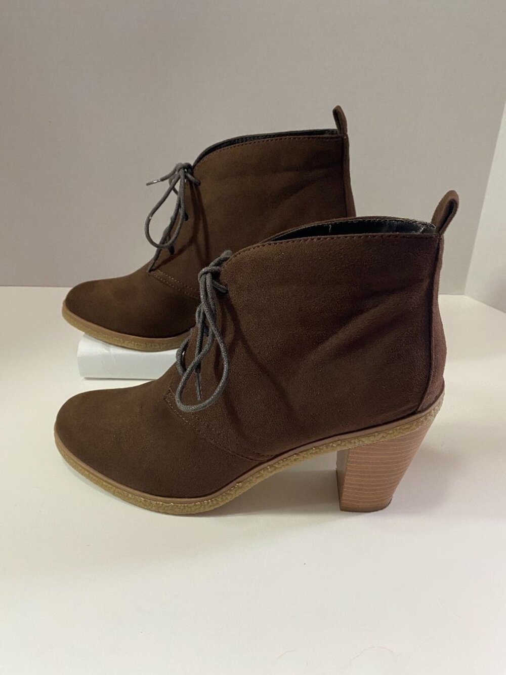 American Eagle SZ 10 Chocolate Brown Faux Suede Lace Up Boot with Square Heel
